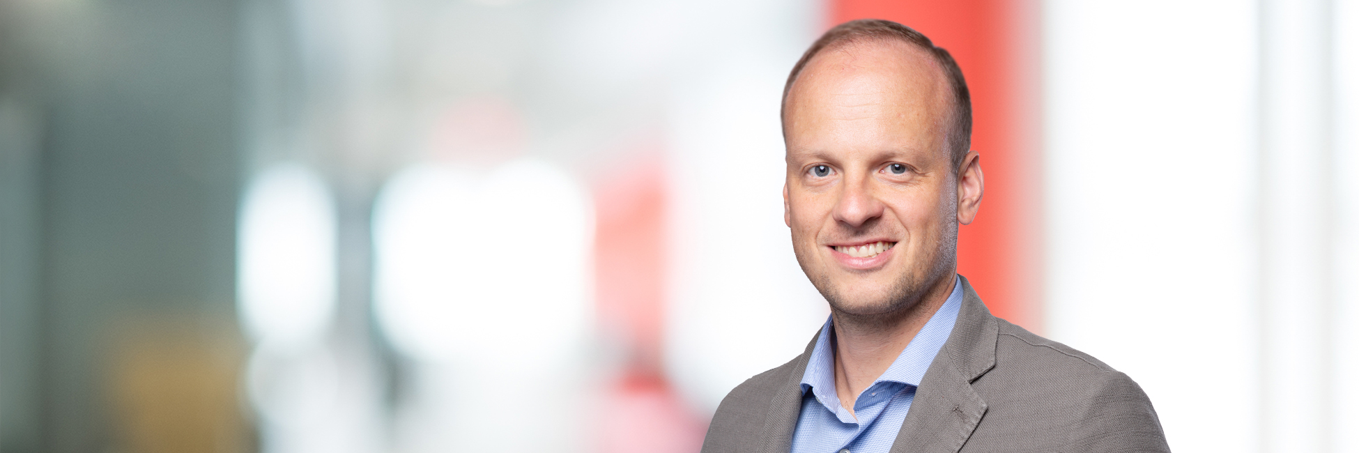 Headshot of Hannes Grassegger