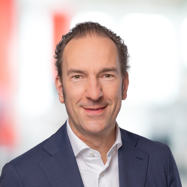 Headshot of Carsten Baumgärtner