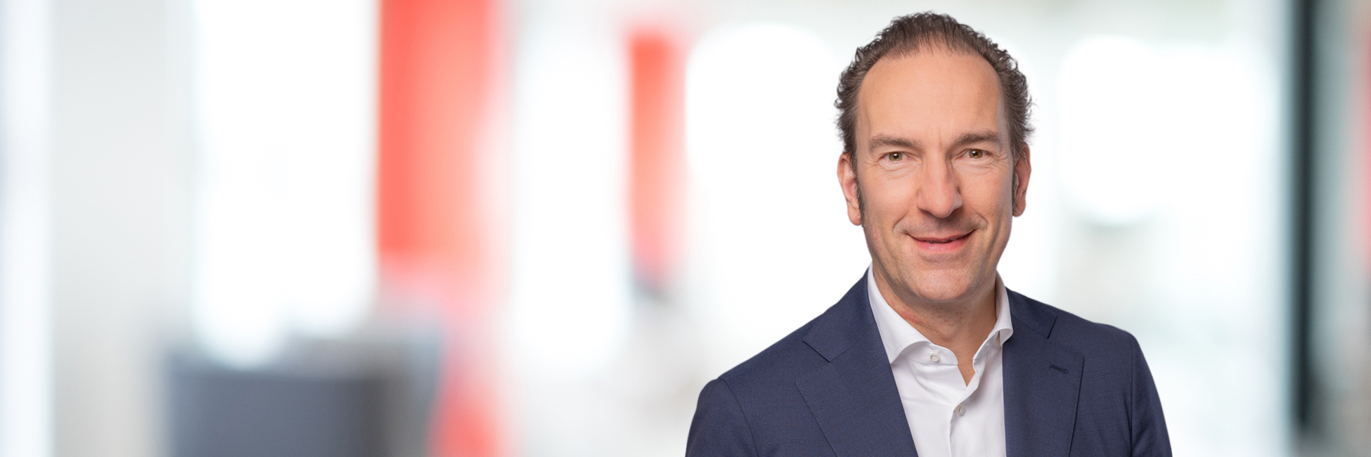 Headshot of Carsten Baumgärtner