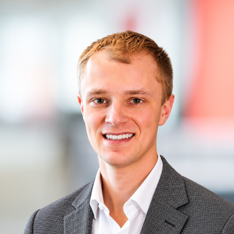 Headshot of Colin Leslie