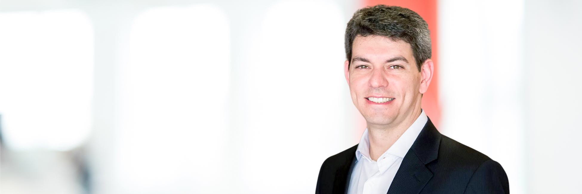 Headshot of André Leme