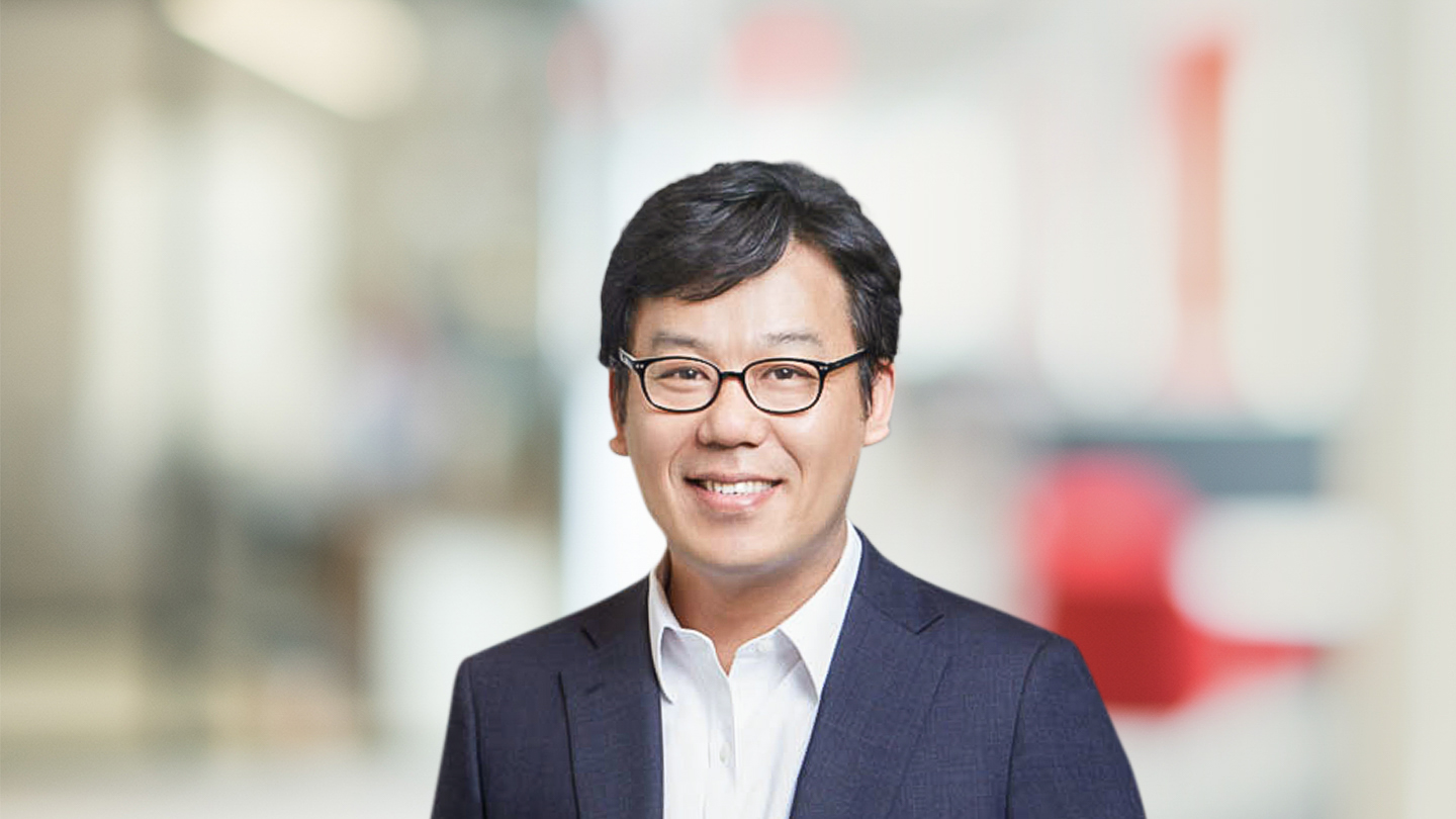 Headshot of Moonsup Shin