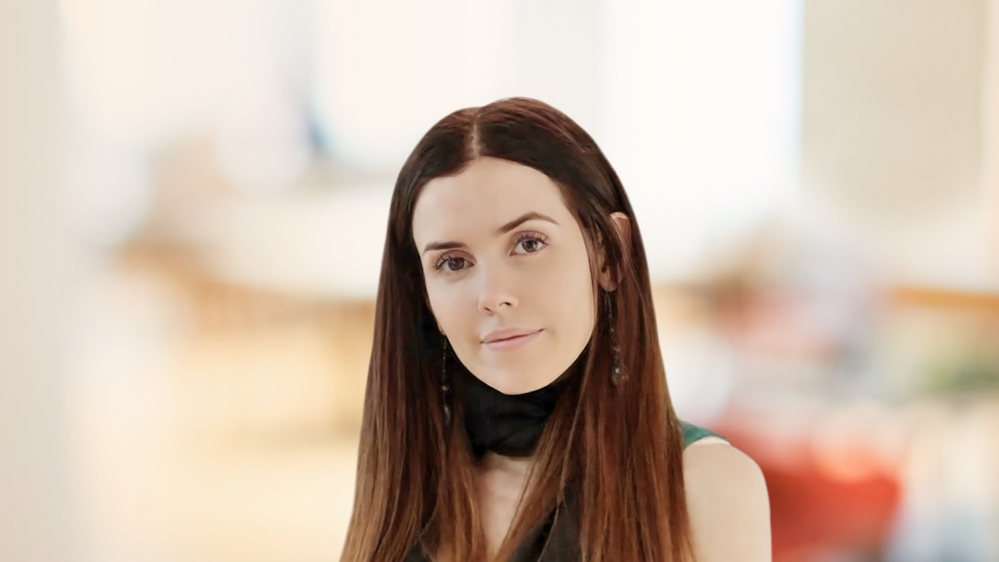 Headshot of Cira Cuberes