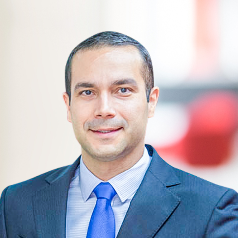 Headshot of Ives Moraes