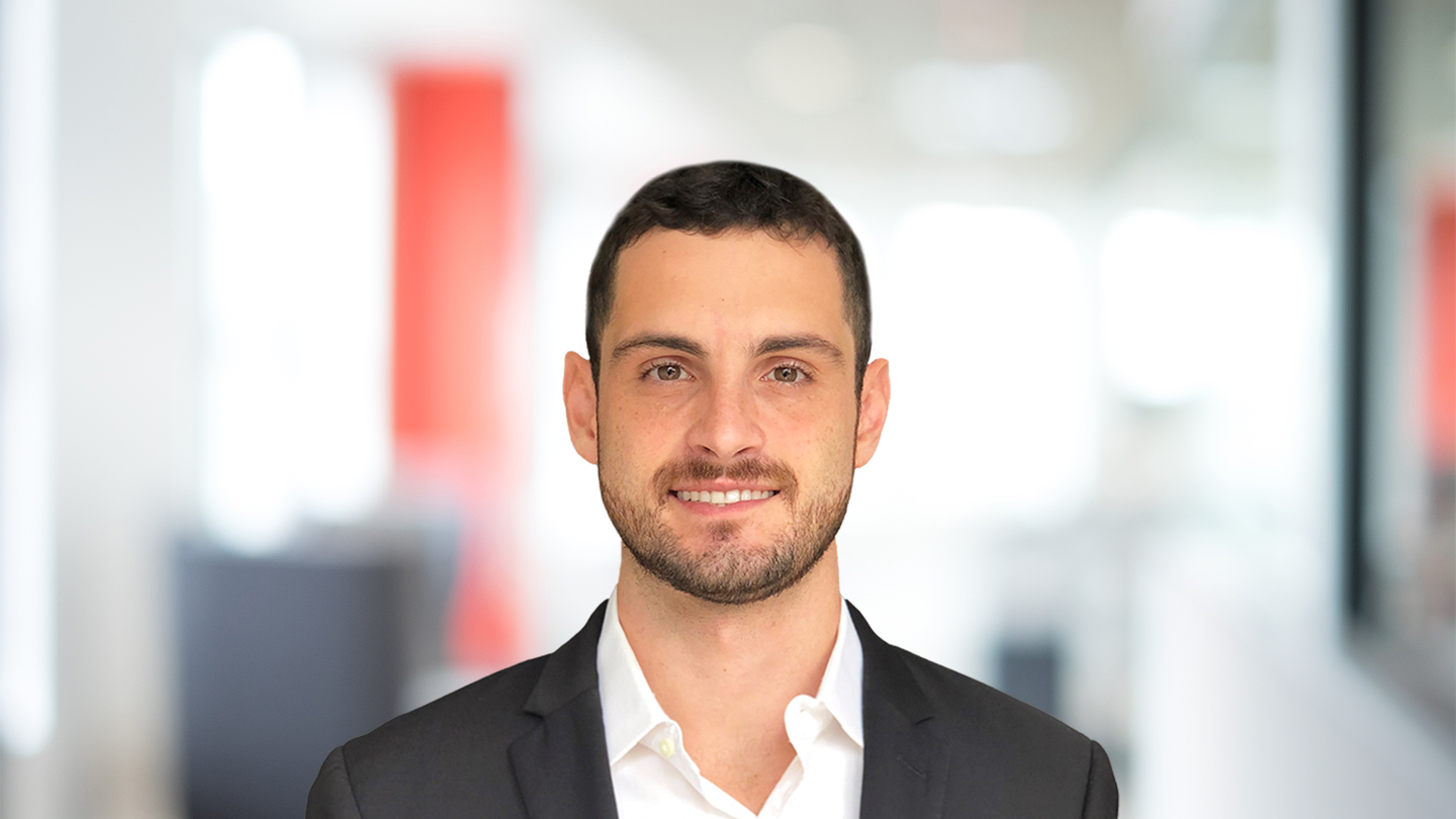 Headshot of Raphael Rezende