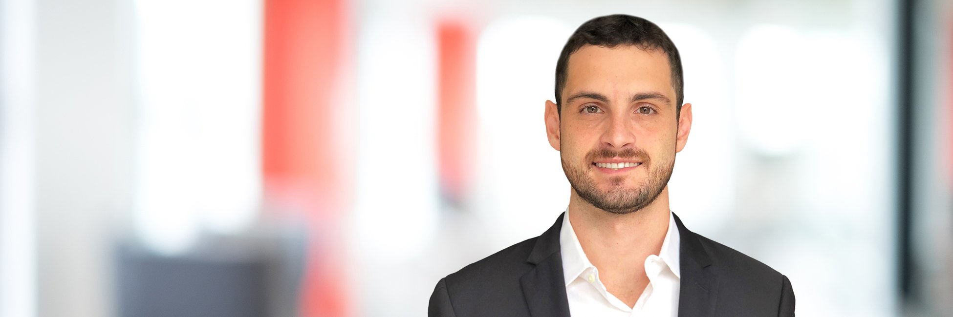 Headshot of Raphael Rezende