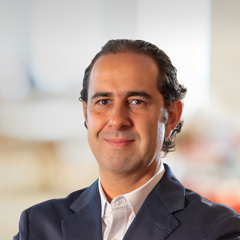 Headshot of Alejandro Mendoza