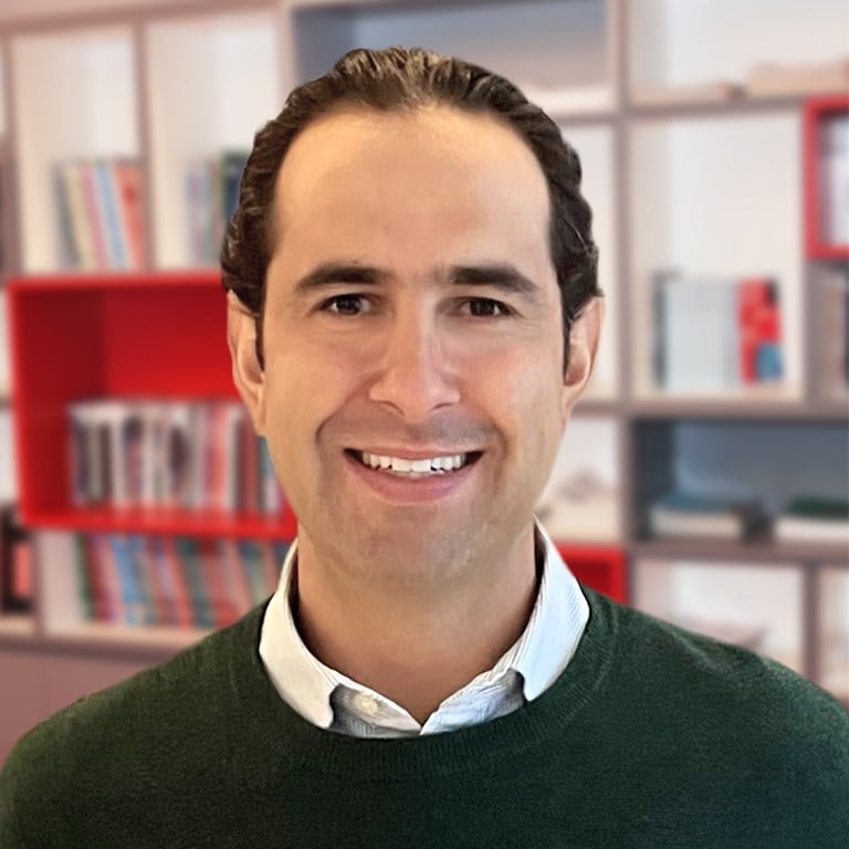 Headshot of Alejandro Mendoza