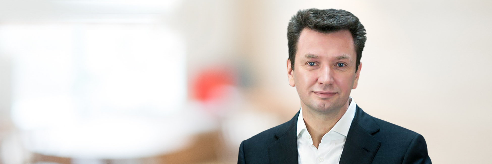 Headshot of Andreas Dullweber