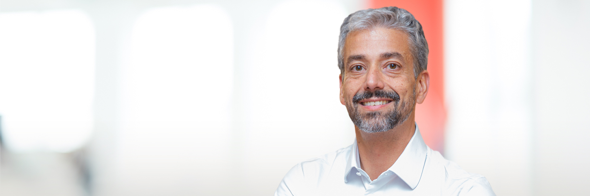 Headshot of Gustavo Camargo