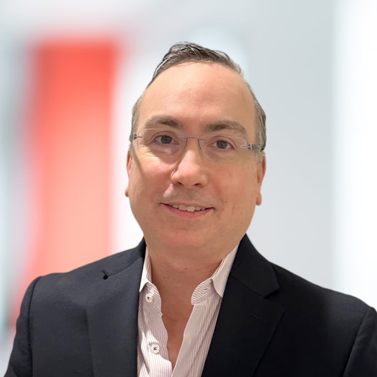 Headshot of Ernesto Robles