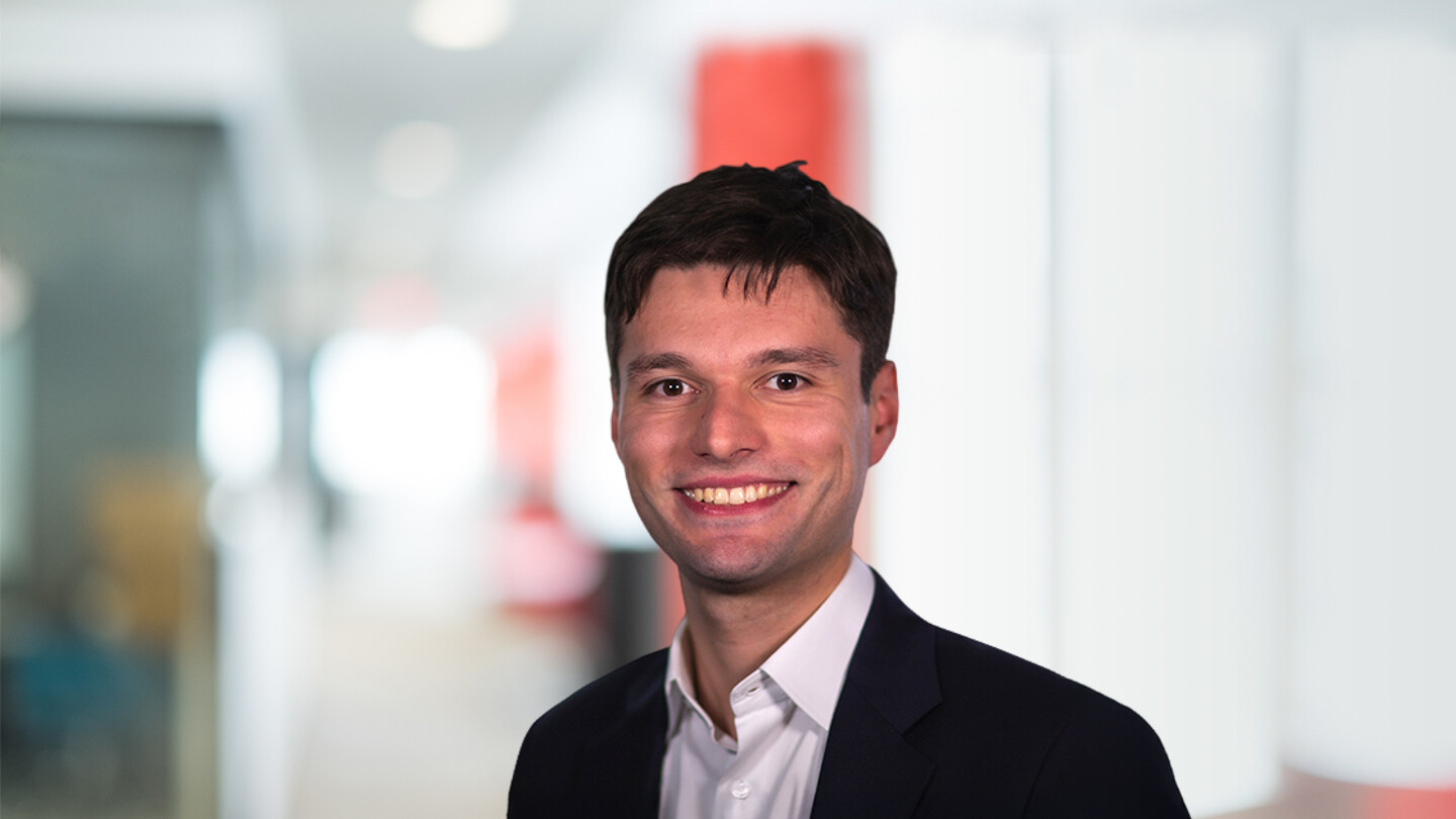 Headshot of Gustavo D'Avó