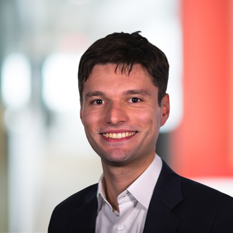 Headshot of Gustavo D'Avó