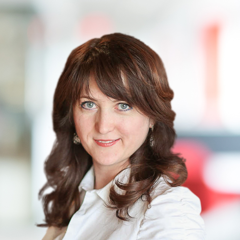 Headshot of Olya Linde