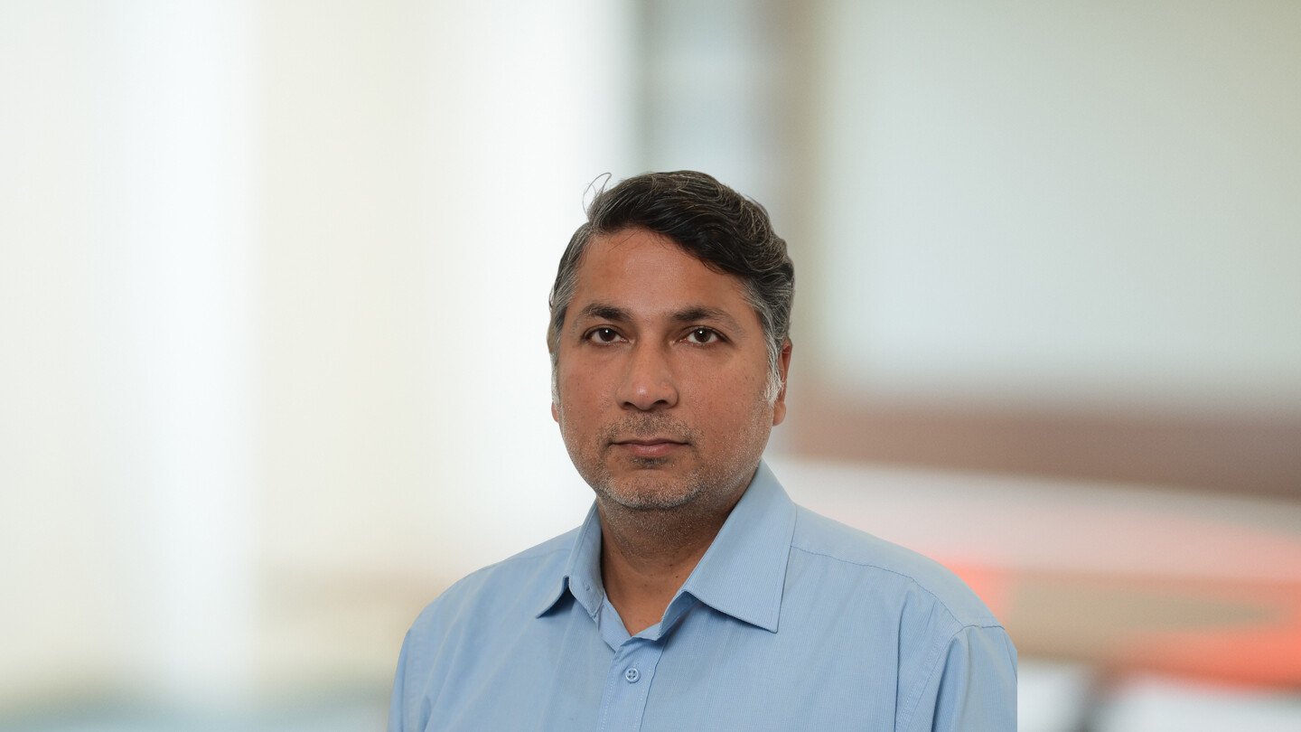Headshot of Sanjeev Gulati