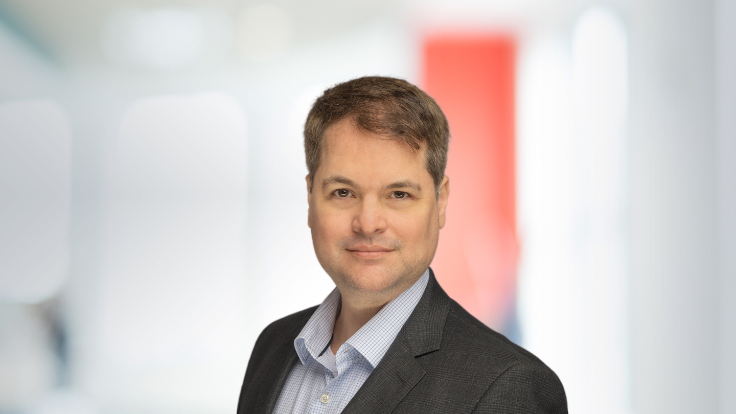 Headshot of Alexandre Valadares