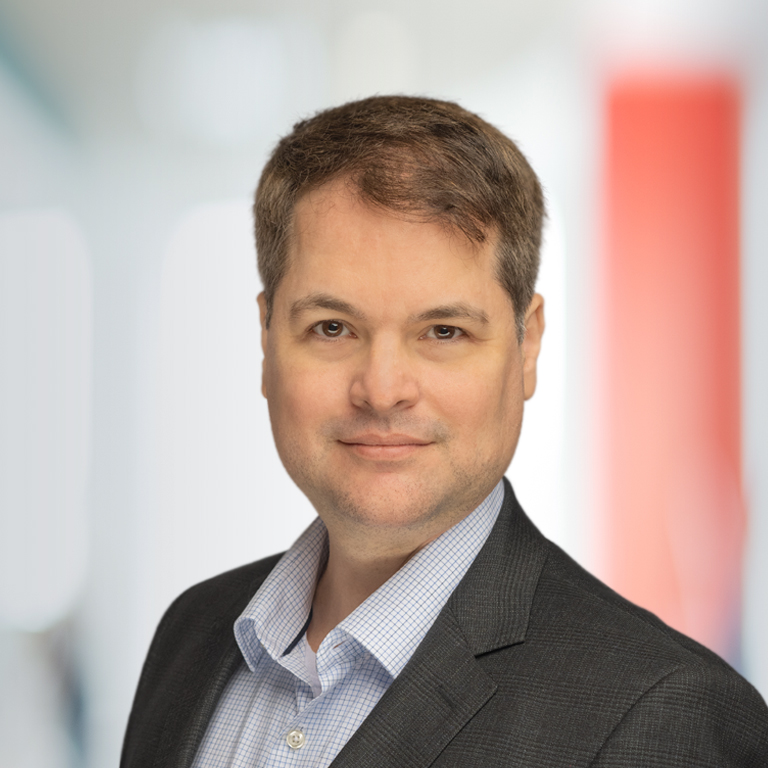 Headshot of Alexandre Valadares