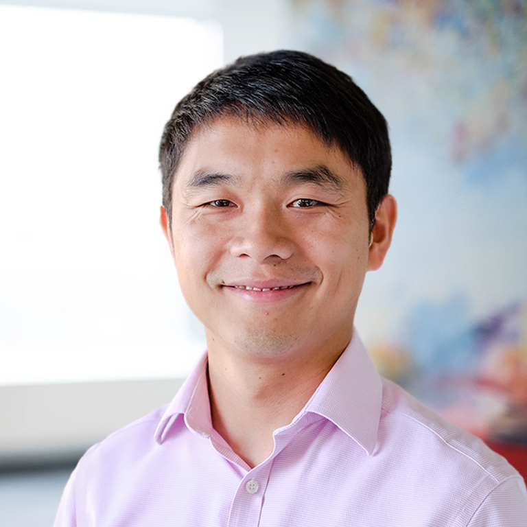 Headshot of Roger Zhu