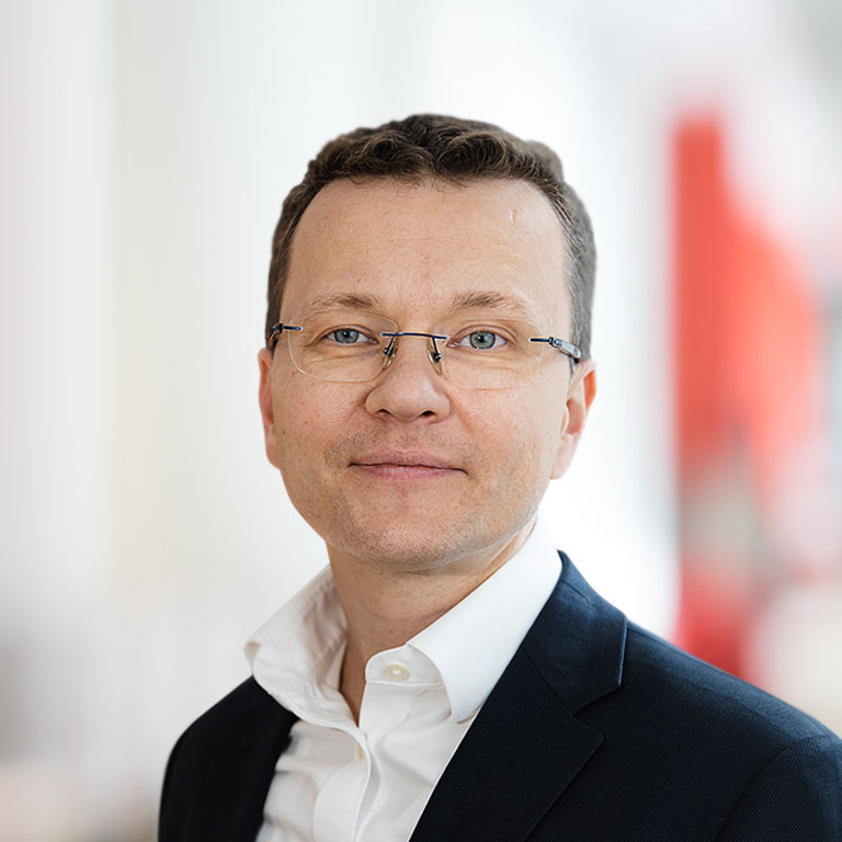 Headshot of Lauri Tumm