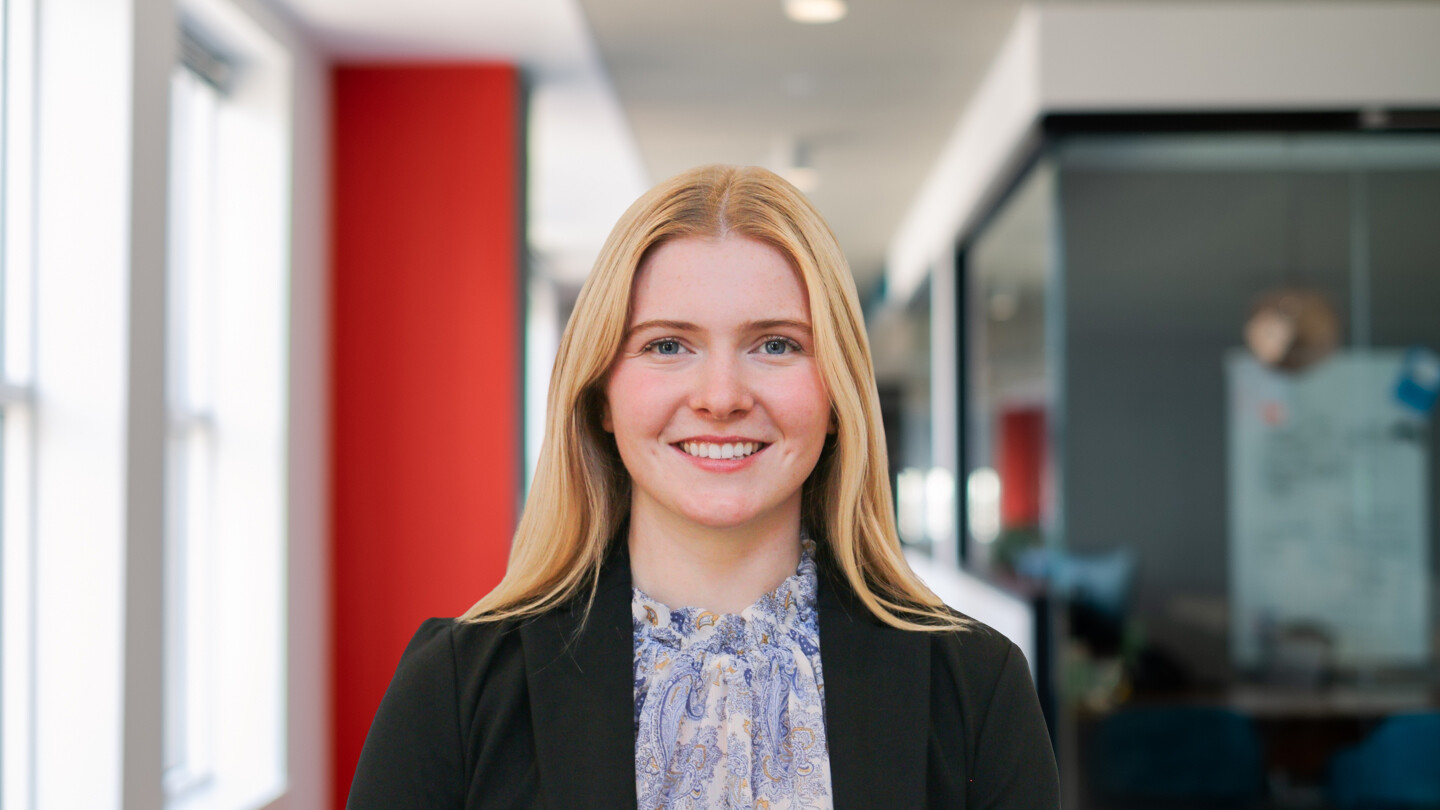 Headshot of Ellie Miller