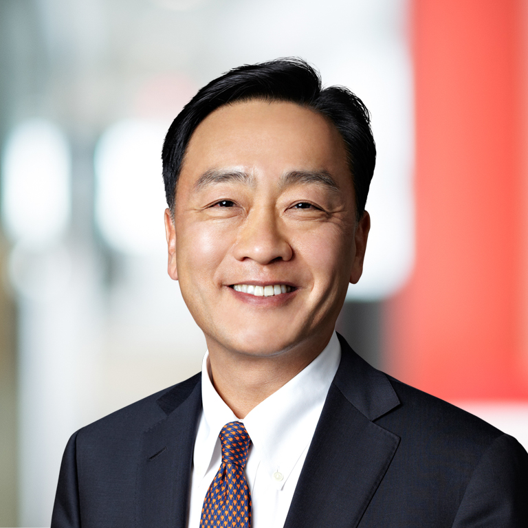 Headshot of Thomas Shin