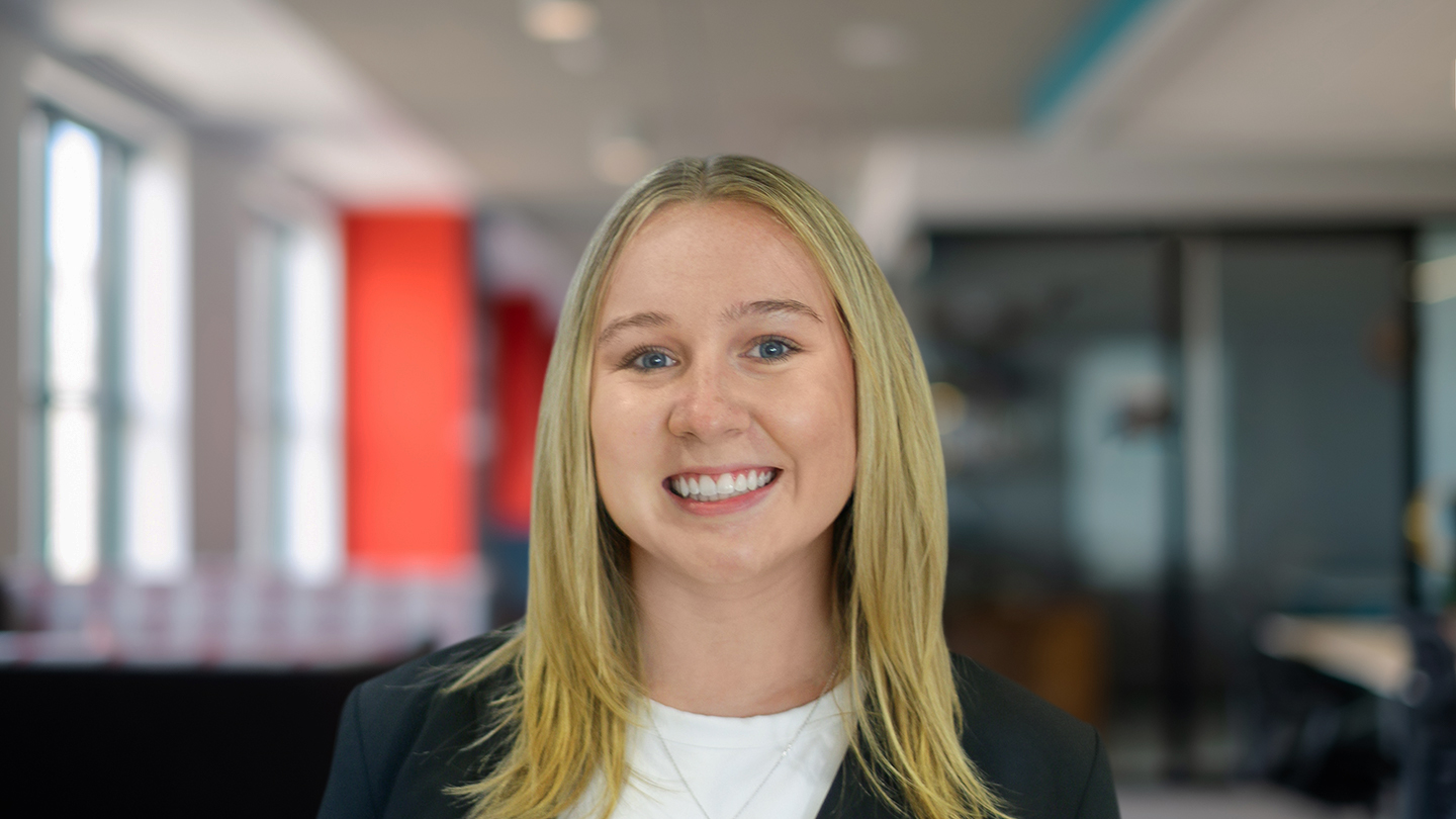 Headshot of Elizabeth Mander