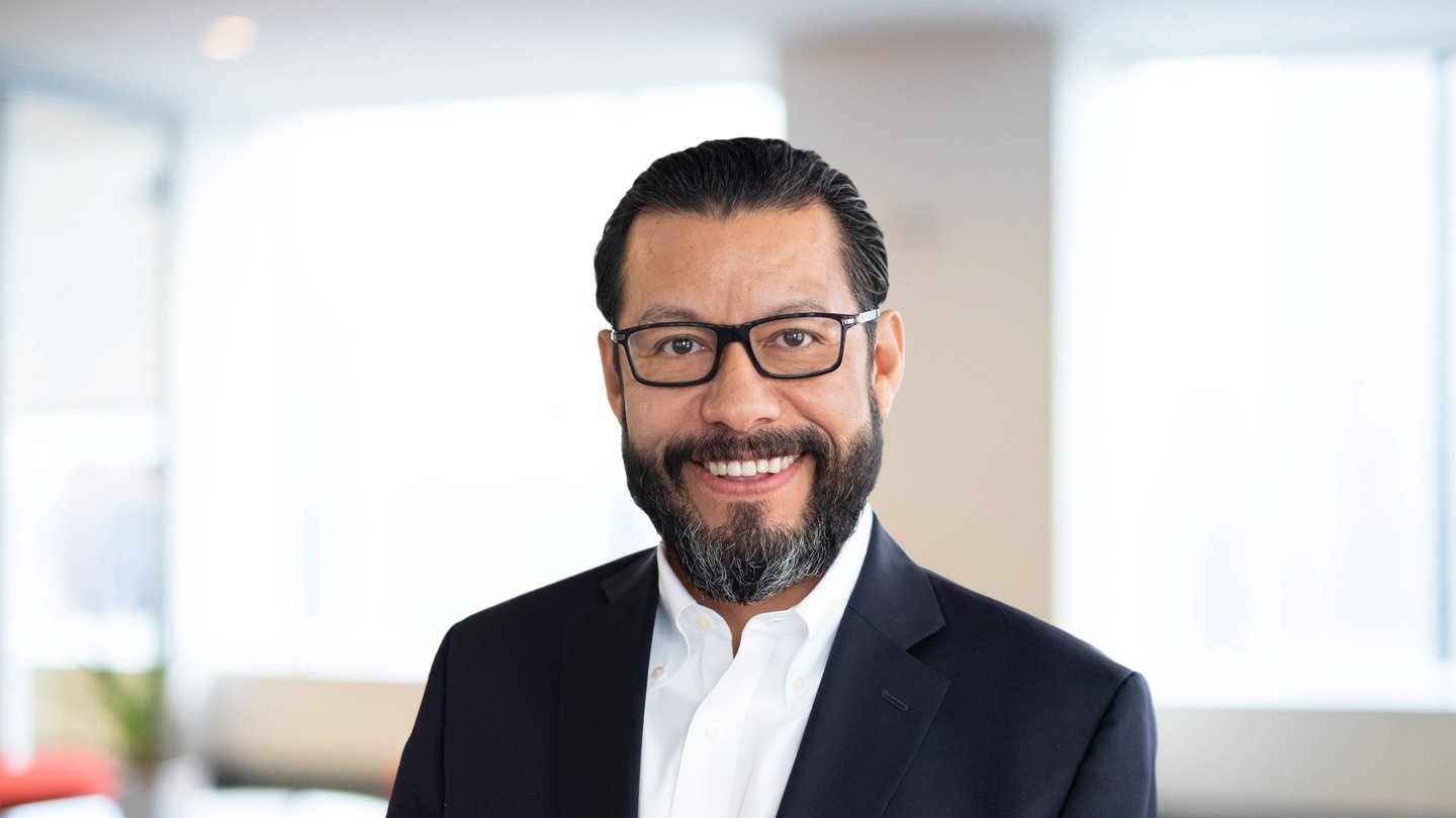 Headshot of Lou Madge