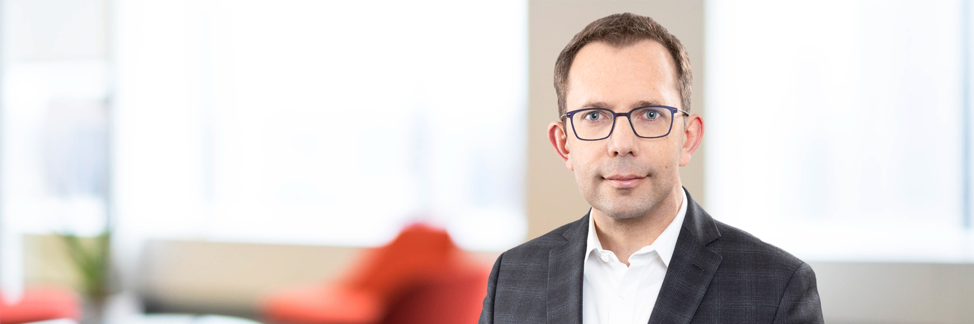 Headshot of Tobias Hirsch