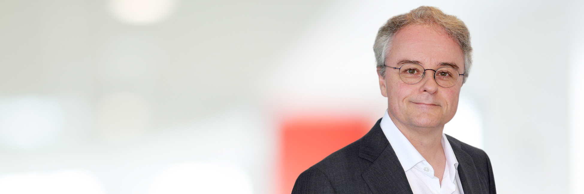 Headshot of Stephen Hardy