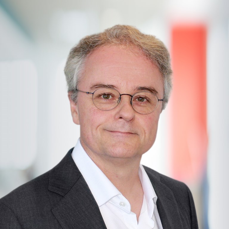 Headshot of Stephen Hardy