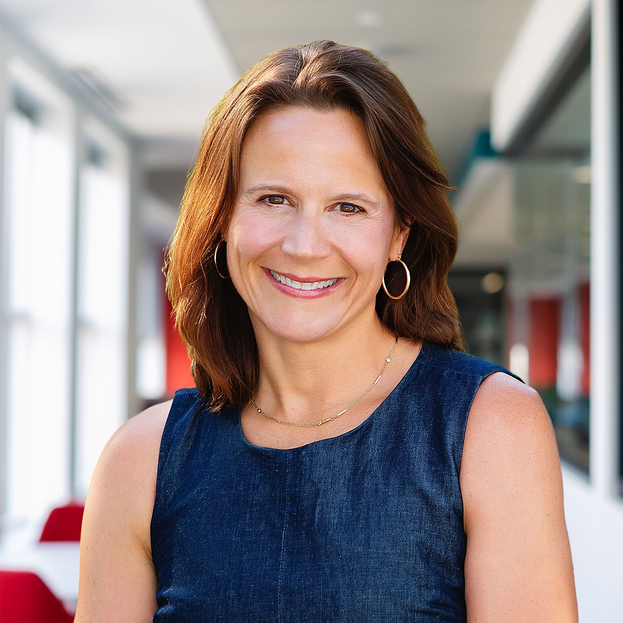 Headshot of Louise Keely