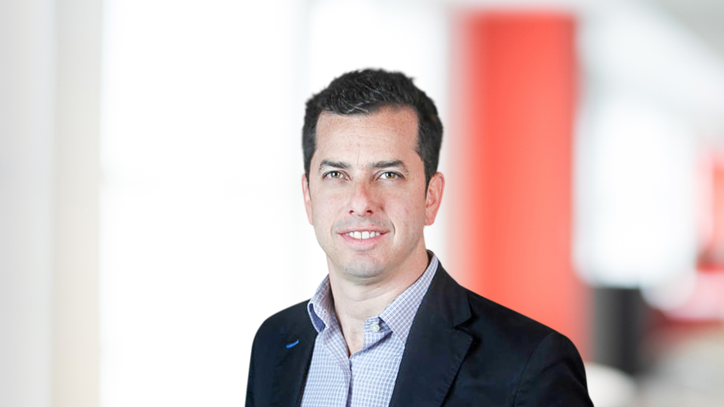 Headshot of Rodrigo Mayo