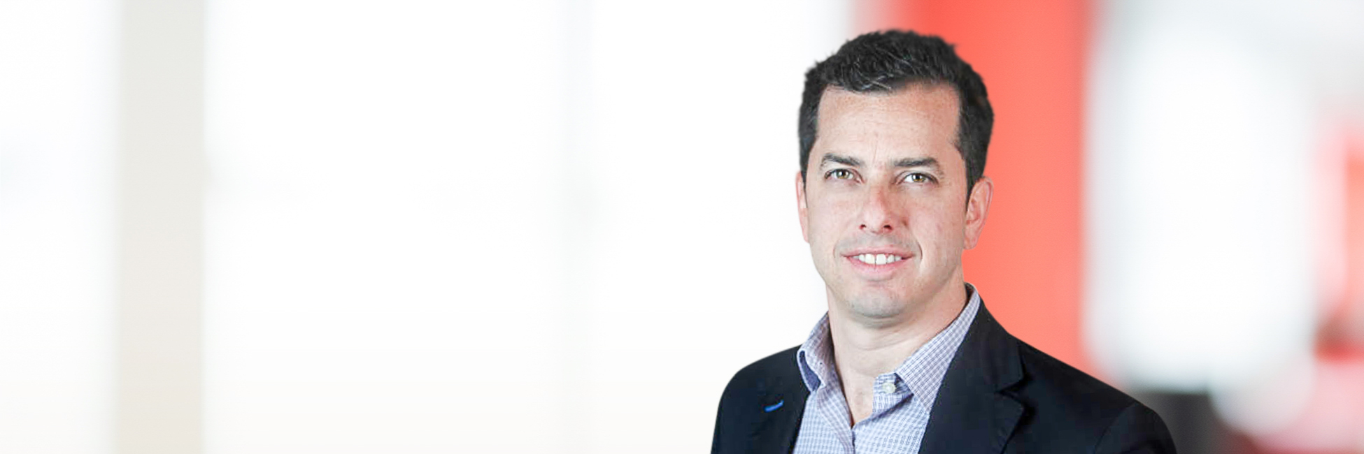 Headshot of Rodrigo Mayo