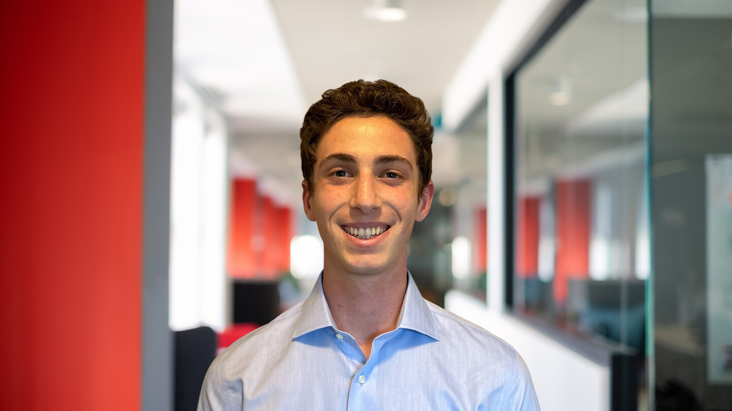 Headshot of David Vapnek