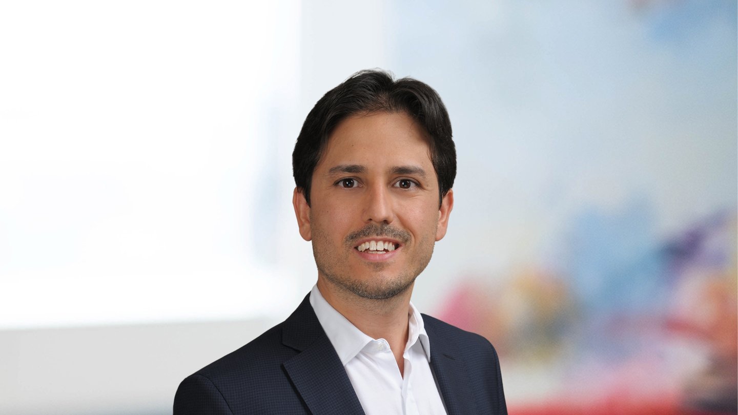 Stefano Santoro Management Consultant Bain & Company