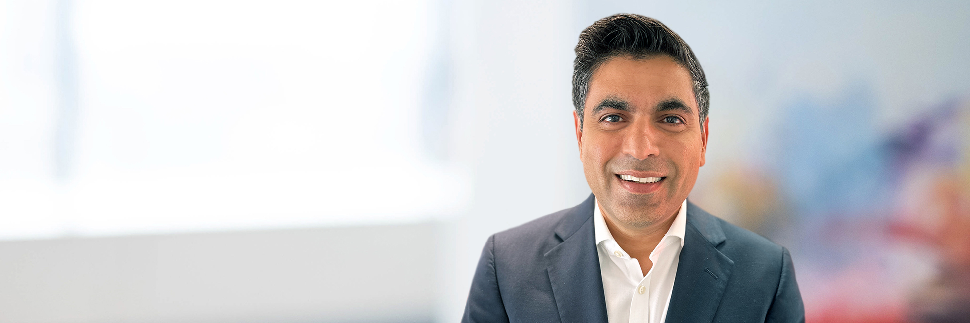 Headshot of Vis Bowatte