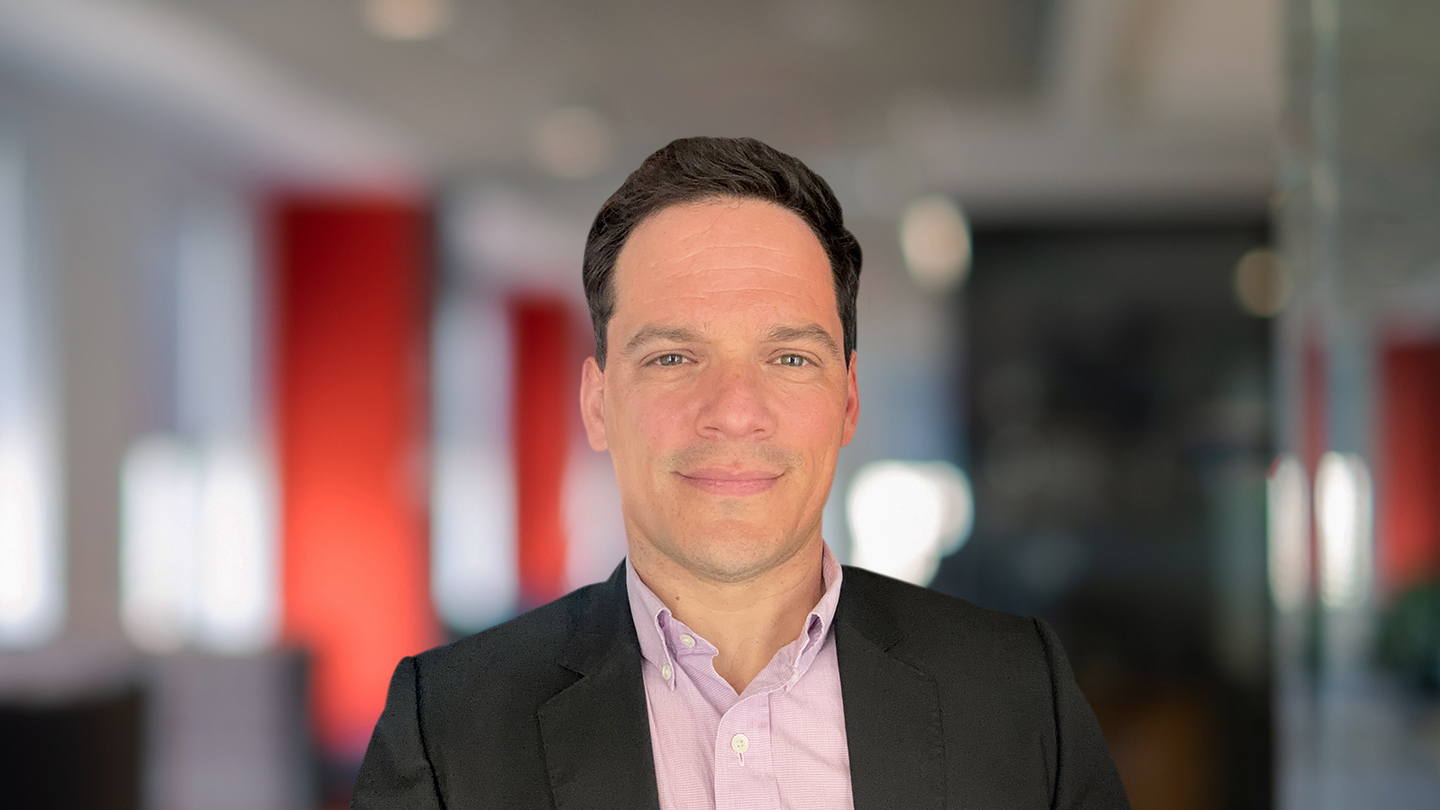 Headshot of Felipe Gorsten