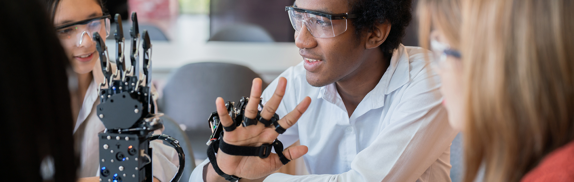 Helping Career Connect Washington enroll and inspire 15,000 students Bain & Company