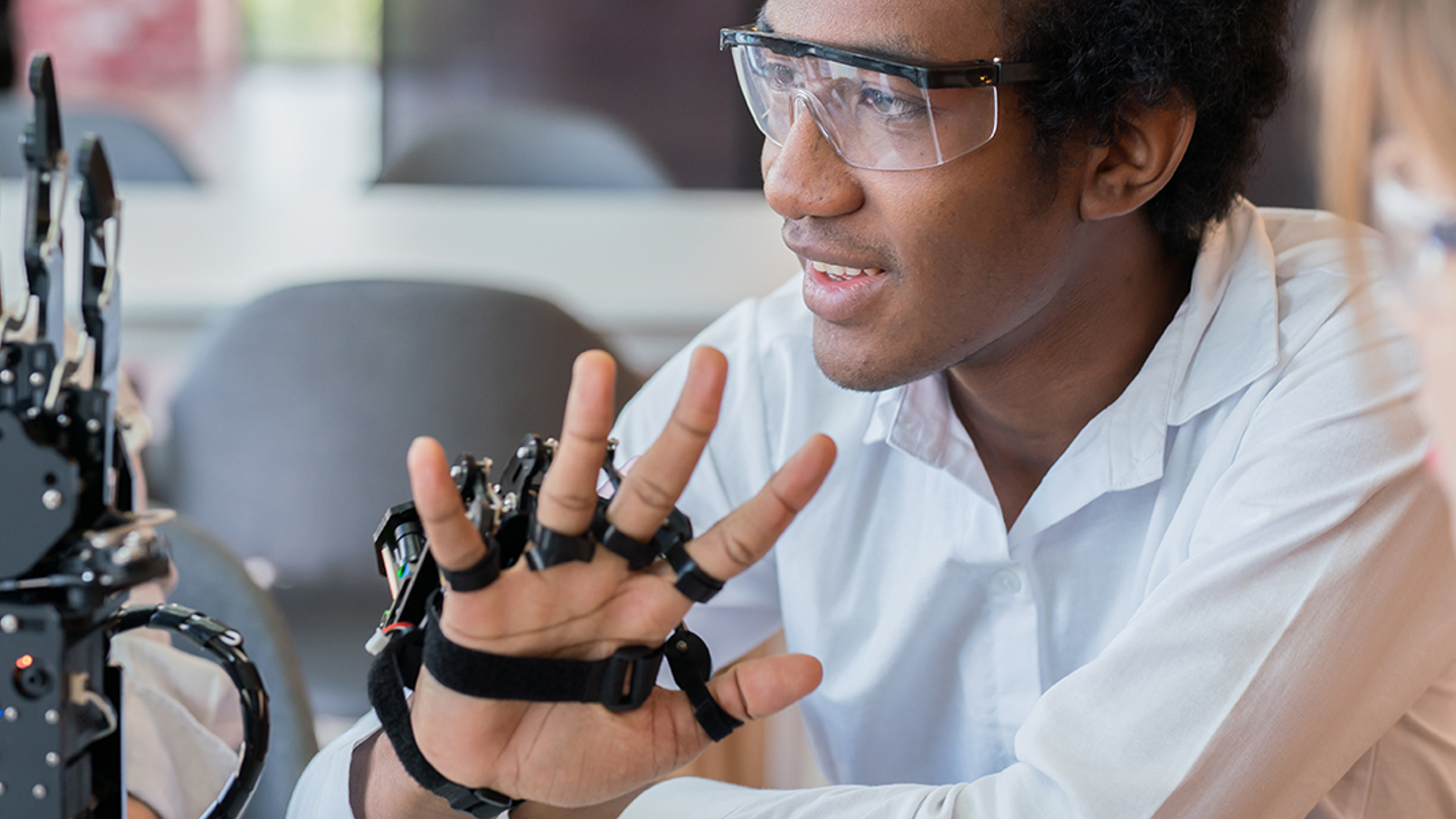 Helping Career Connect Washington enroll and inspire 15,000 students Bain & Company