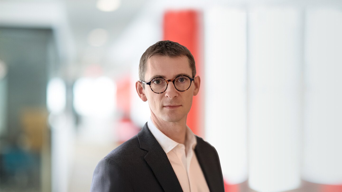 Headshot of Eric Ballu-Samuel