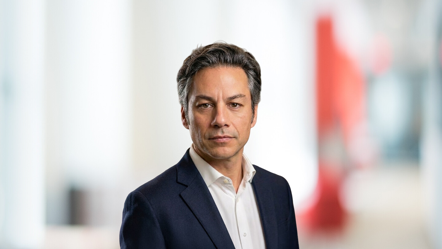 Headshot of Andre Carvalho