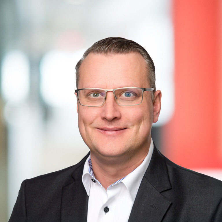 Headshot of Sebastian Schroeder