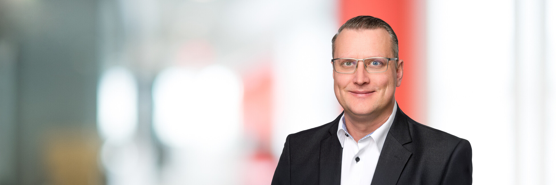 Headshot of Sebastian Schroeder